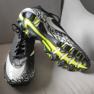 I am selling new football shoes!!!